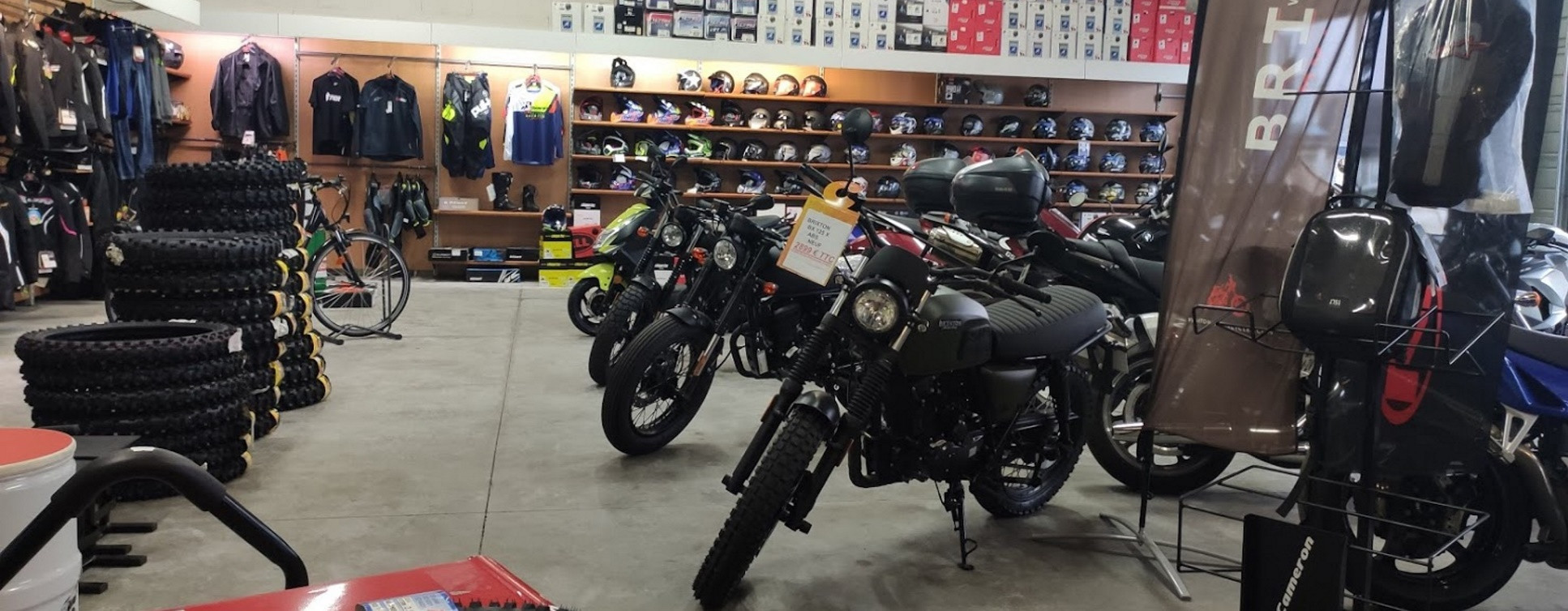 Moto exposee chez MNS Motos